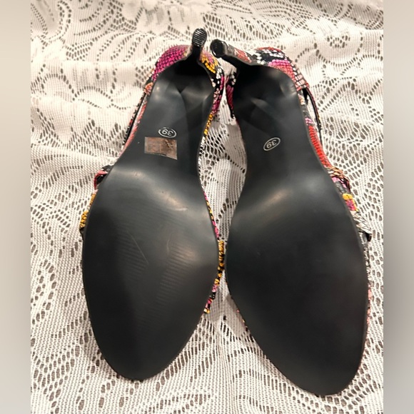 Strappy pink and red vegan snakeskin heel NIB size 39 (size 8 .5 US) - Picture 5 of 11